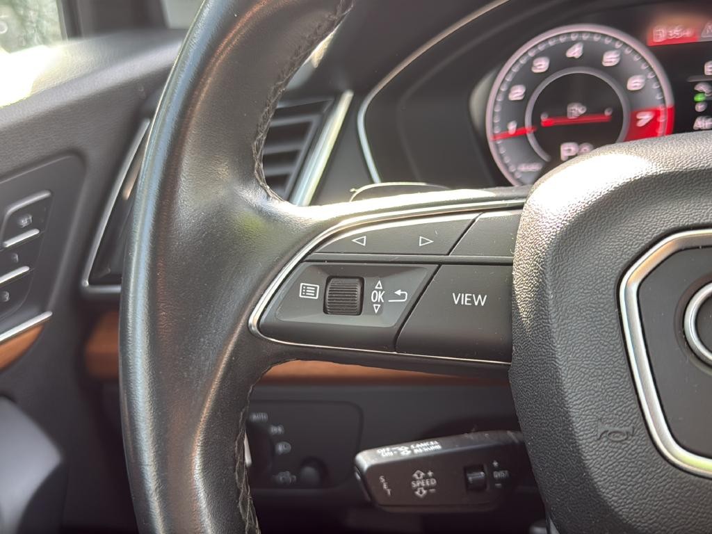 Audi Q5 Vehicle Full-screen Gallery Image 16