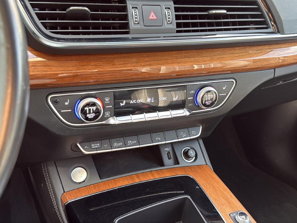 Audi Q5 Vehicle Full-screen Gallery Image 21