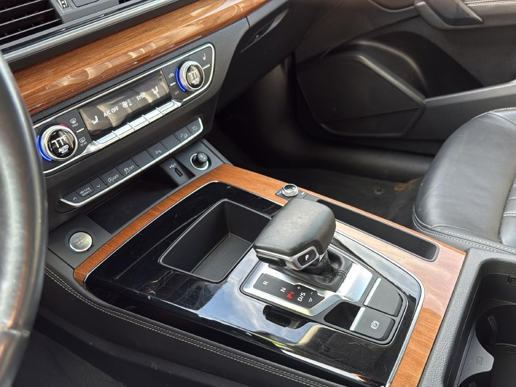 Audi Q5 Vehicle Full-screen Gallery Image 22