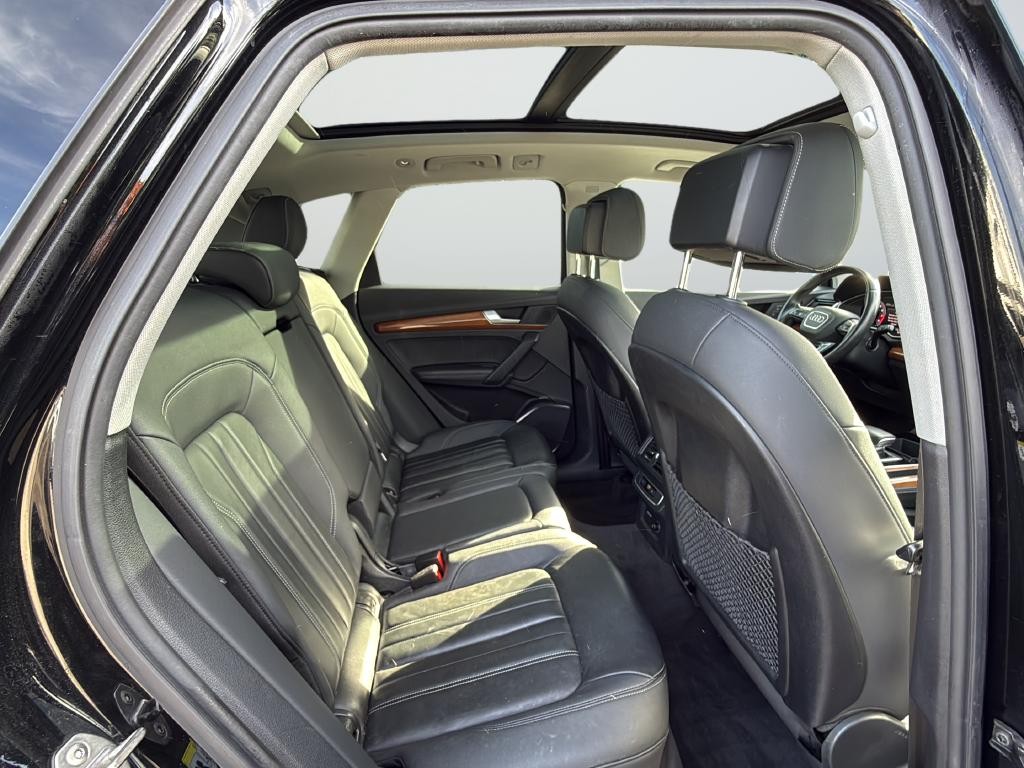Audi Q5 Vehicle Full-screen Gallery Image 25