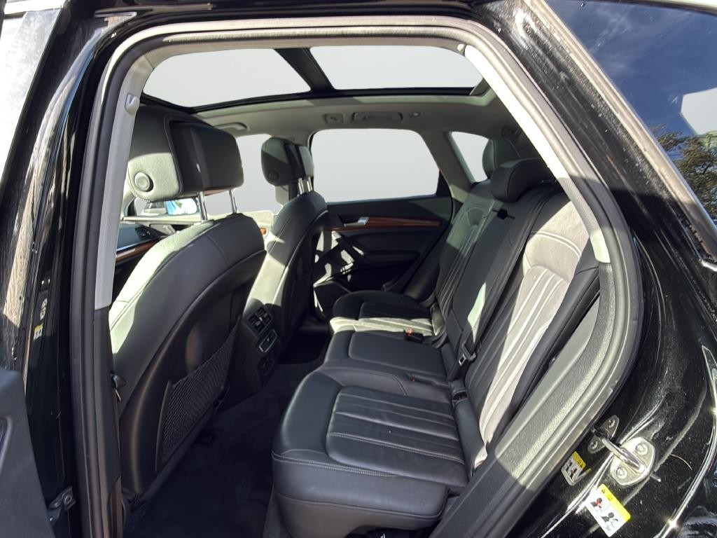 Audi Q5 Vehicle Full-screen Gallery Image 27