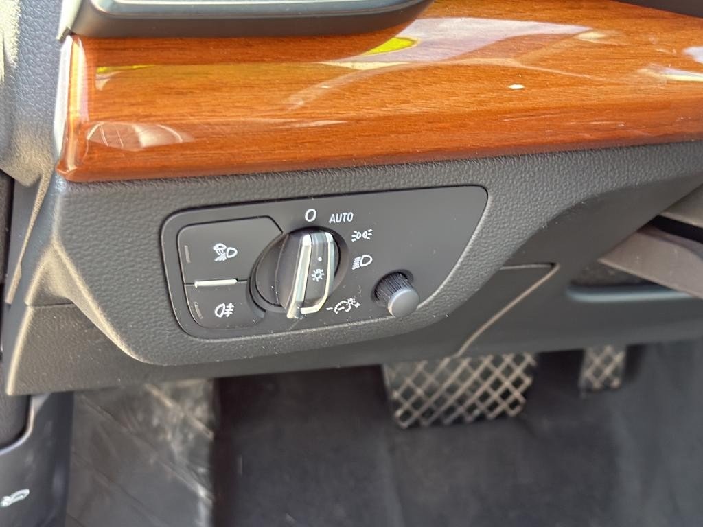 Audi Q5 Vehicle Full-screen Gallery Image 28