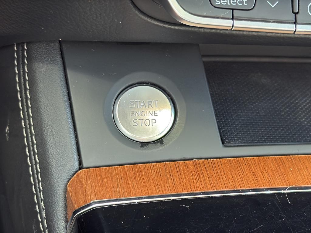 Audi Q5 Vehicle Full-screen Gallery Image 30