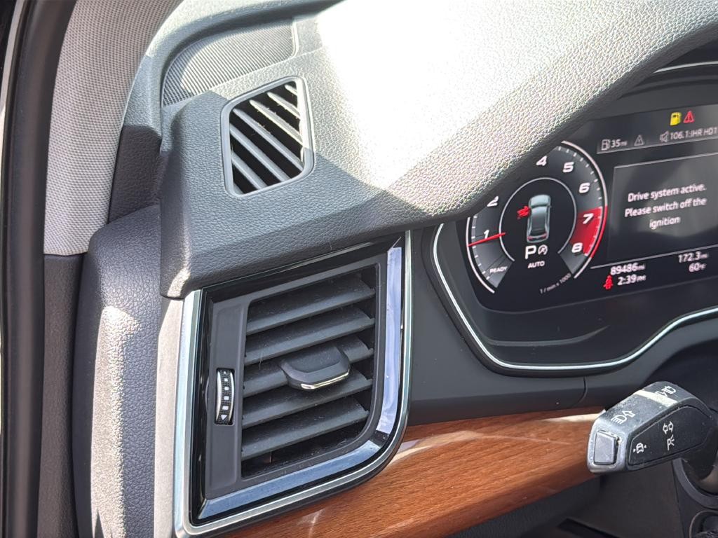 Audi Q5 Vehicle Full-screen Gallery Image 32