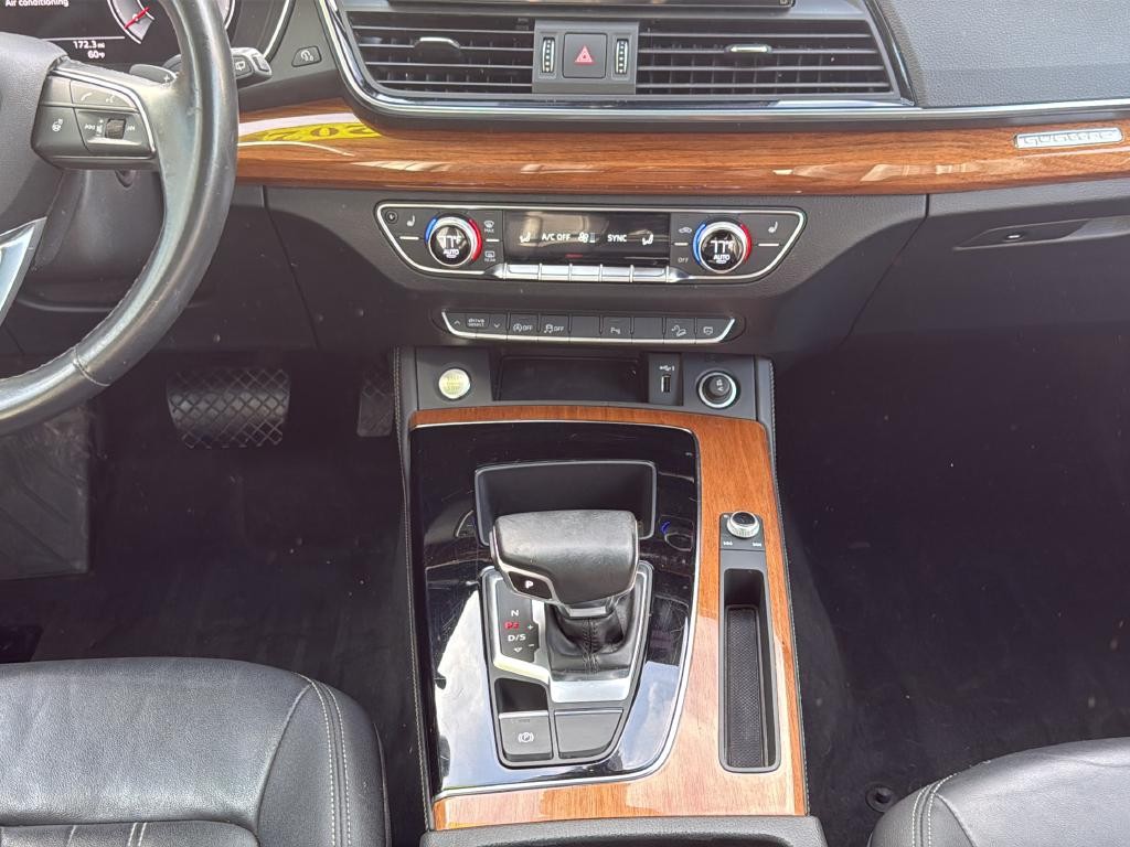 Audi Q5 Vehicle Full-screen Gallery Image 33