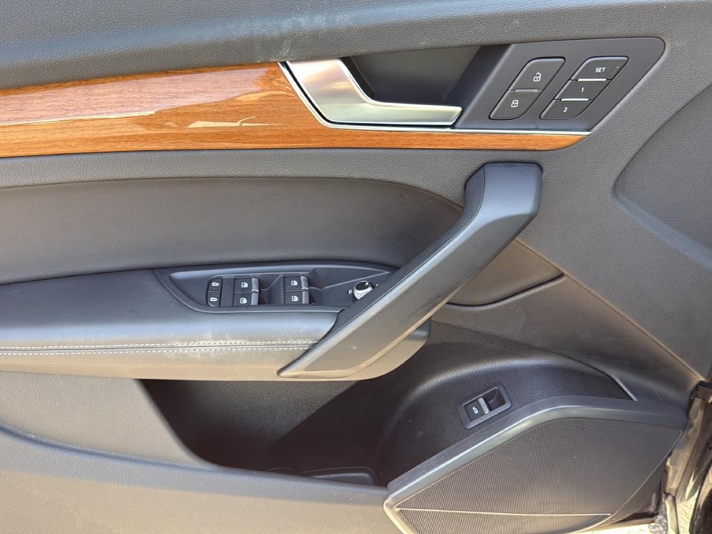 Audi Q5 Vehicle Full-screen Gallery Image 34