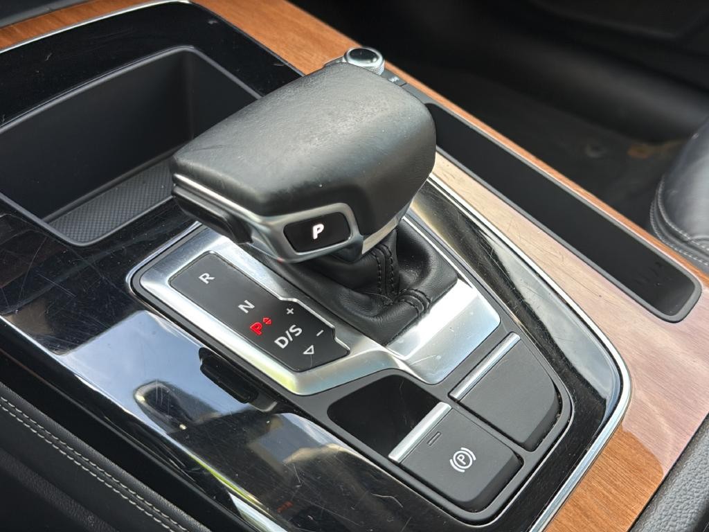 Audi Q5 Vehicle Full-screen Gallery Image 39