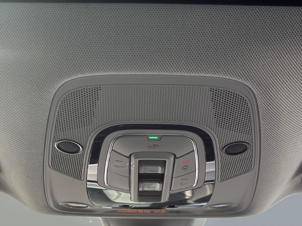 Audi Q5 Vehicle Full-screen Gallery Image 40