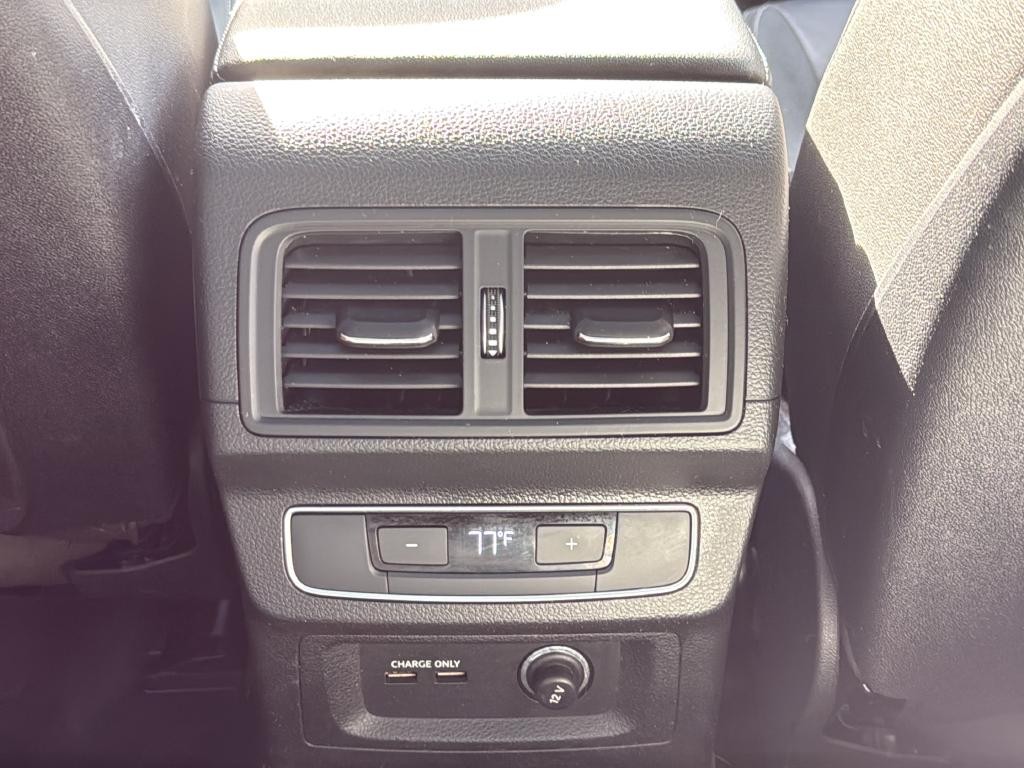 Audi Q5 Vehicle Full-screen Gallery Image 41