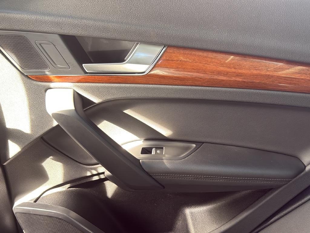 Audi Q5 Vehicle Full-screen Gallery Image 43