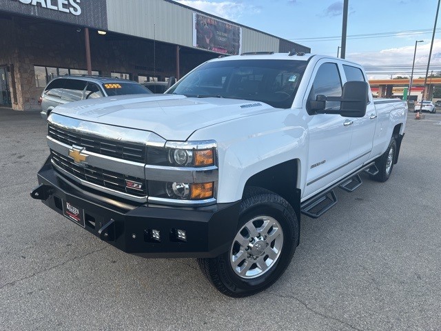 Chevrolet Silverado 3500HD Vehicle Image 02