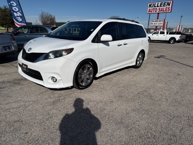 Toyota Sienna Vehicle Image 02