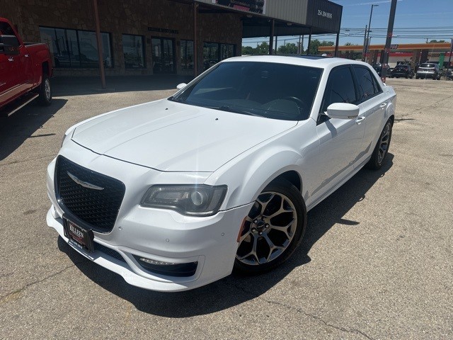 Chrysler 300 Vehicle Image 02