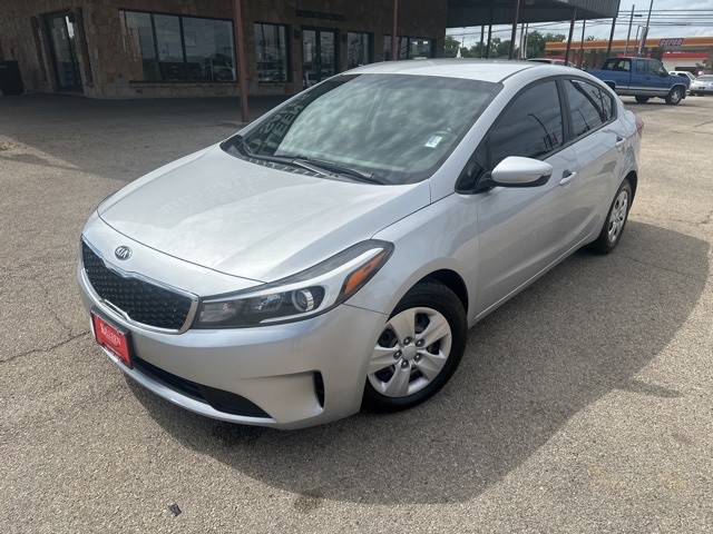 Kia Forte Vehicle Image 02