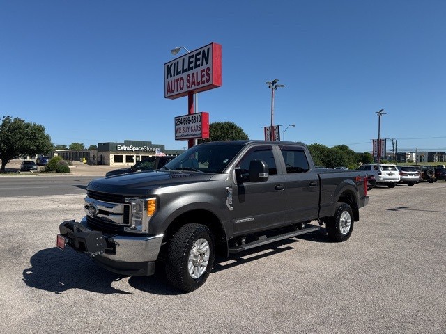 Ford Super Duty F-250 SRW Vehicle Image 02