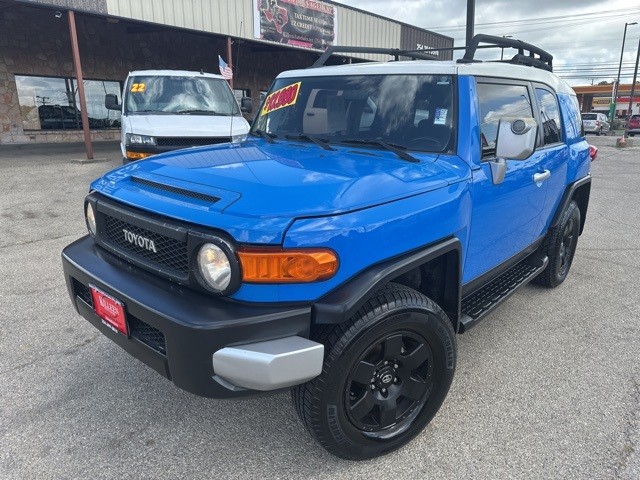 Toyota FJ Cruiser Vehicle Image 02