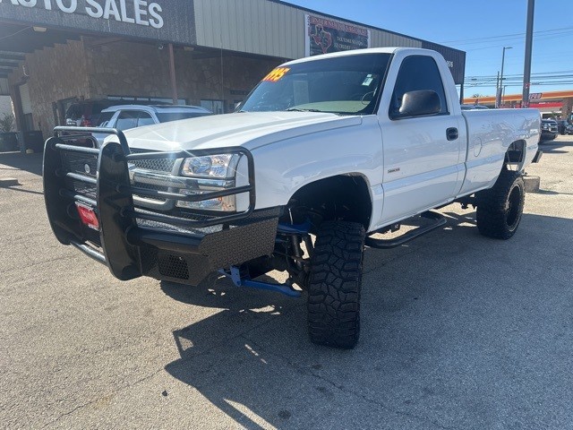 Chevrolet Silverado 2500HD Vehicle Image 02