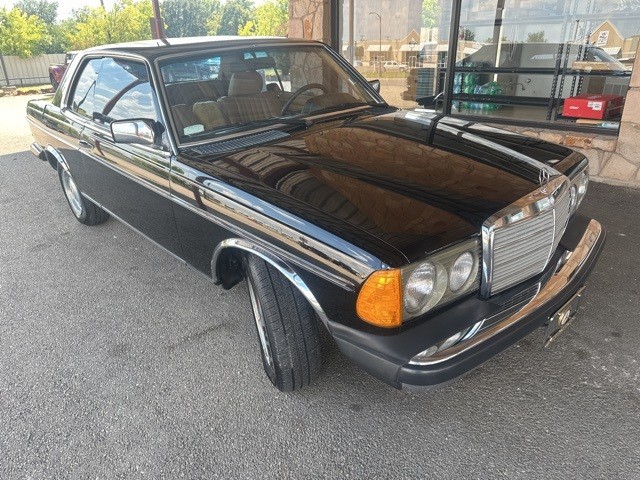 Mercedes-Benz 300-Class Vehicle Image 03