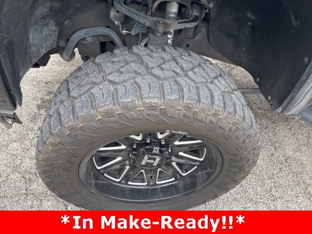 GMC Sierra 2500HD Vehicle Image 02