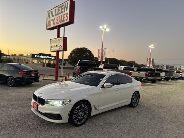 BMW 5 Series Vehicle Full-screen Gallery Image 02