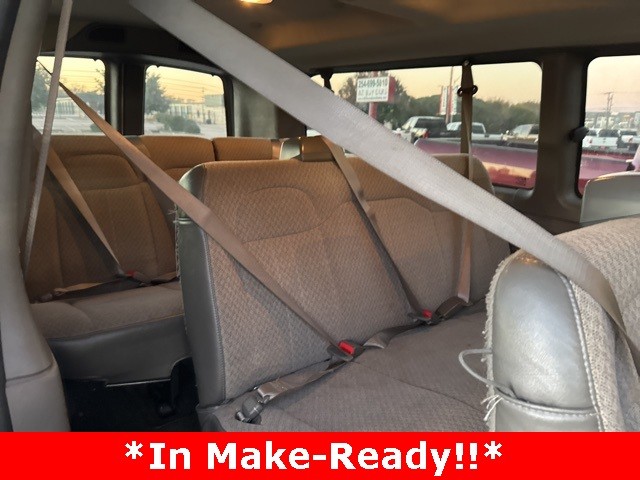 Chevrolet Express Passenger Vehicle Full-screen Gallery Image 02