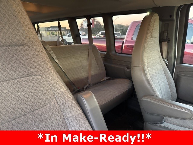 Chevrolet Express Passenger Vehicle Full-screen Gallery Image 03