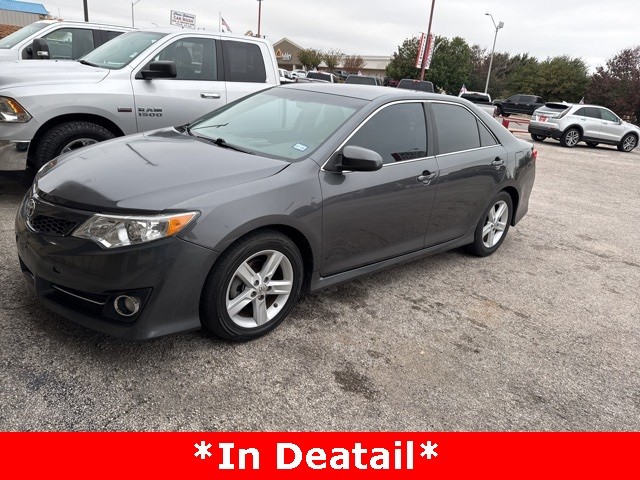 Toyota Camry Vehicle Image 02