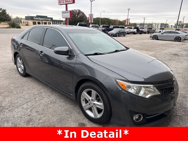 Toyota Camry Vehicle Image 03