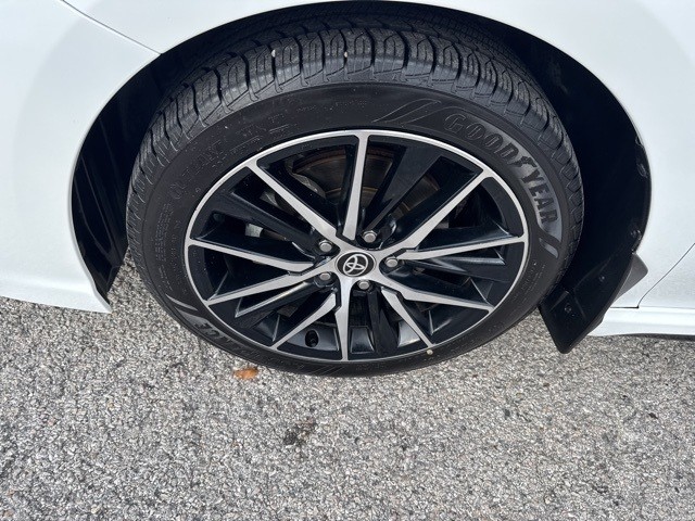 Toyota Camry Vehicle Image 03