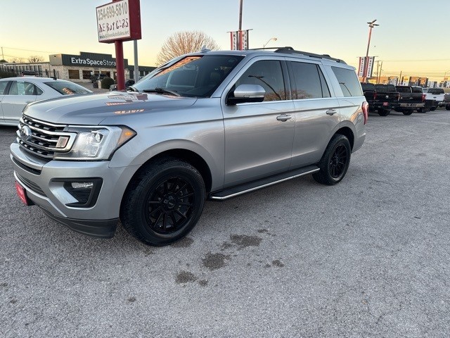 Ford Expedition Vehicle Full-screen Gallery Image 03