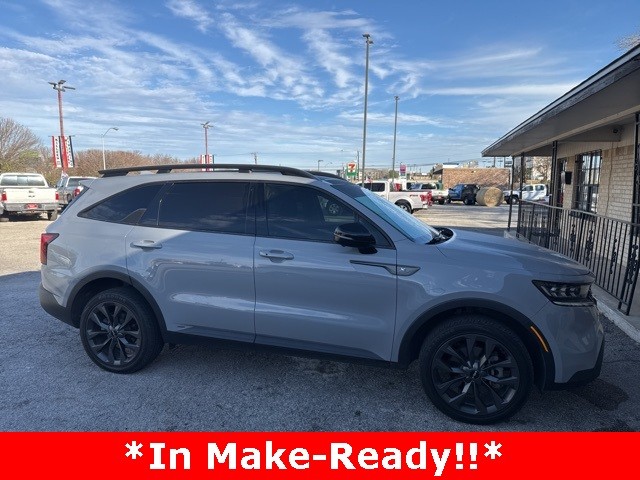 Kia Sorento Vehicle Image 02