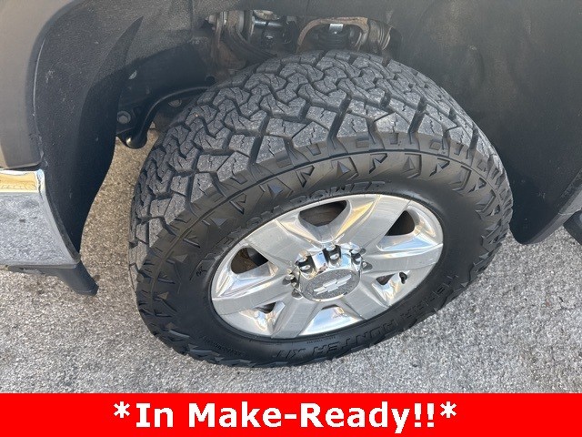 Chevrolet Silverado 2500HD Vehicle Full-screen Gallery Image 02