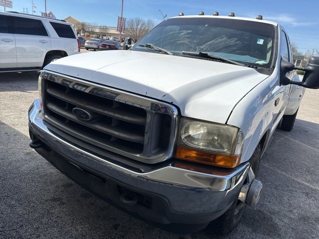 Ford Super Duty F-350 DRW Vehicle Image 02