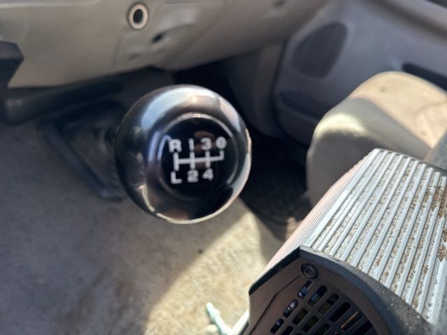 Ford Super Duty F-350 DRW Vehicle Image 03