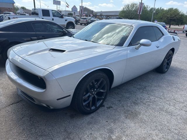 Dodge Challenger Vehicle Full-screen Gallery Image 02