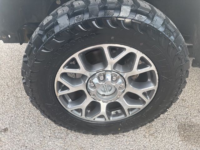 Ford Super Duty F-350 SRW Vehicle Full-screen Gallery Image 03