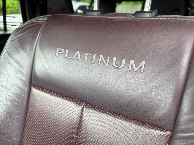 Ford Expedition EL Vehicle Full-screen Gallery Image 03