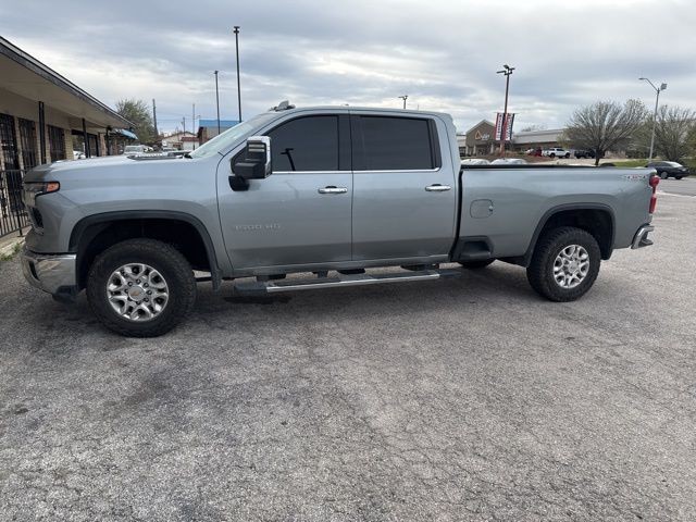 Chevrolet Silverado 3500HD Vehicle Image 02