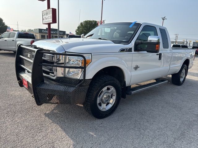 Ford Super Duty F-250 SRW Vehicle Full-screen Gallery Image 03