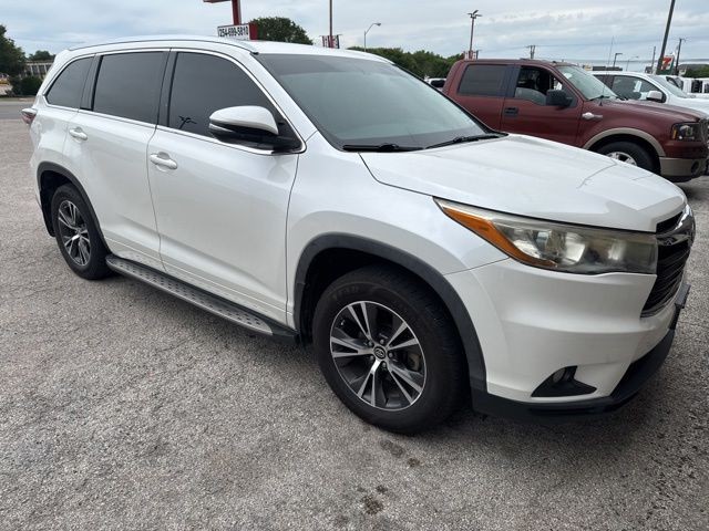Toyota Highlander Vehicle Image 02
