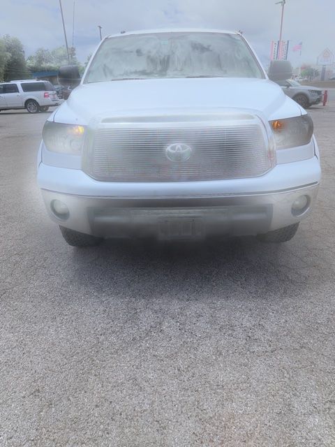 Toyota Tundra 4WD Vehicle Image 02