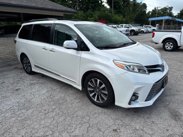 Toyota Sienna Vehicle Image 03