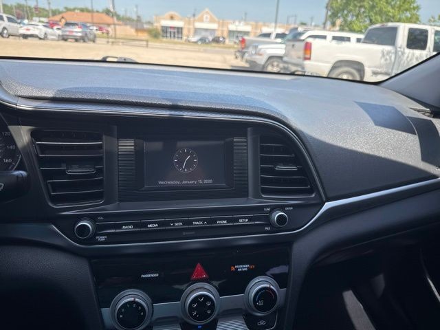 Hyundai Elantra Vehicle Full-screen Gallery Image 03