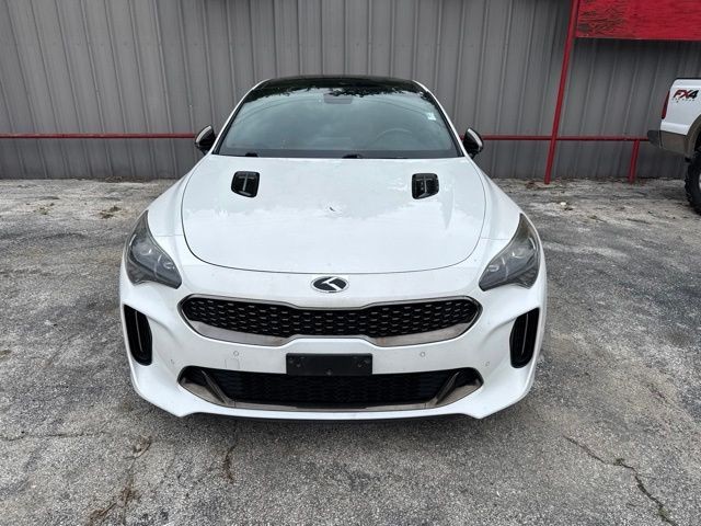 Kia Stinger Vehicle Full-screen Gallery Image 02