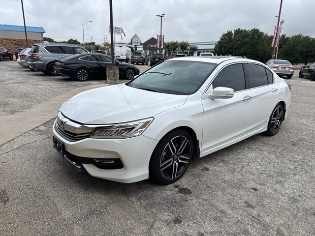 Honda Accord Sedan Vehicle Full-screen Gallery Image 02