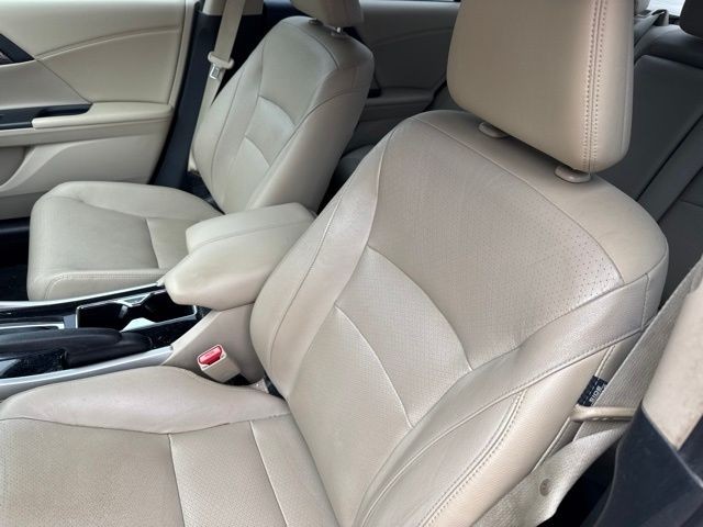 Honda Accord Sedan Vehicle Full-screen Gallery Image 03