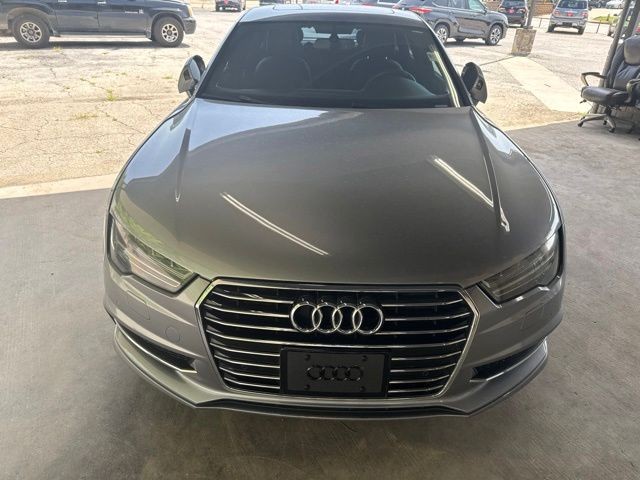 Audi A7 Vehicle Full-screen Gallery Image 02