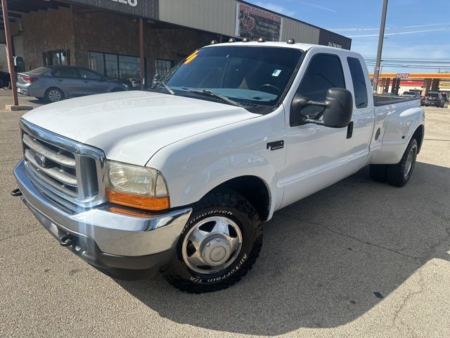 Ford Super Duty F-350 DRW Vehicle Image 02
