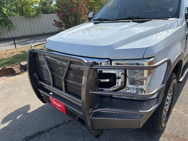 Ford Super Duty F-350 SRW Vehicle Full-screen Gallery Image 03