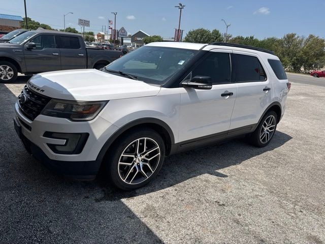 Ford Explorer Vehicle Image 02